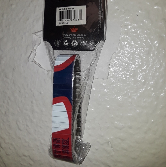 MLB Boston Red Sox Bracelet - Picture 4 of 5